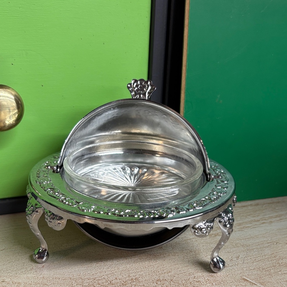 Elegant butter/caviar dish